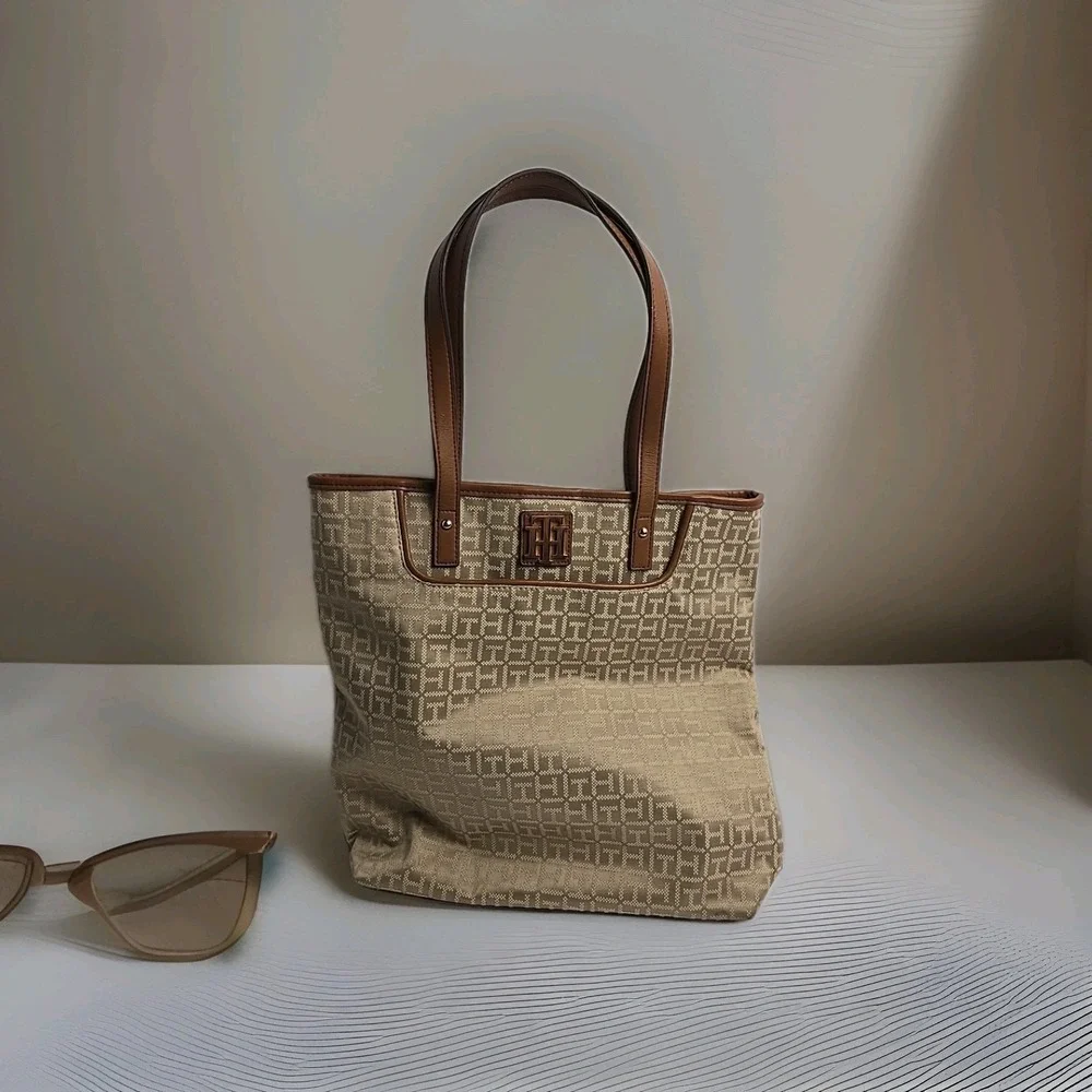 Tommy Hilfiger Tote Signature TH Brown Shopping Handbag W/Pouch MSRP $108.00 - Picture 1 of 11